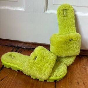 UGG Cozette Genuine Shearling Slippers in Sulfur / Lime Green, Women’s Size 9